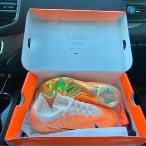 (Used) are still in good condition comes with box and bag.